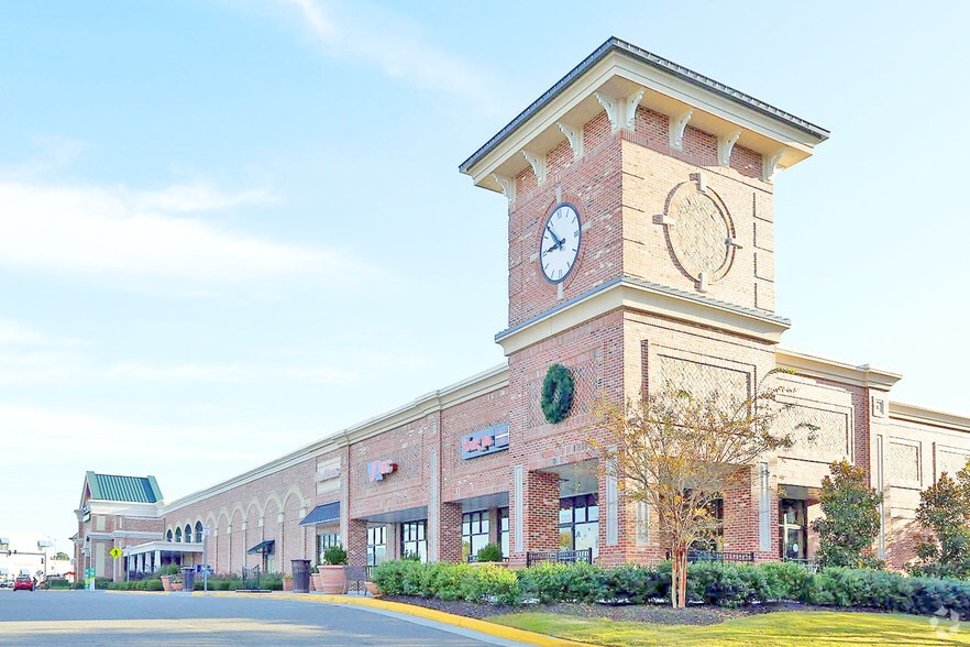 More Photos Of 7550 Granby St, Norfolk Supermarket For Lease