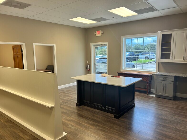 More Photos Of 910 Belle Ave, Casselberry Showroom For Sale