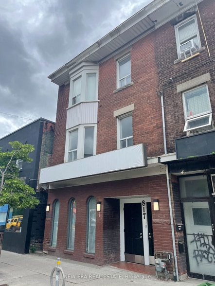 More Photos Of 817 Bloor St W, Toronto Storefront Retail Residential For Sale