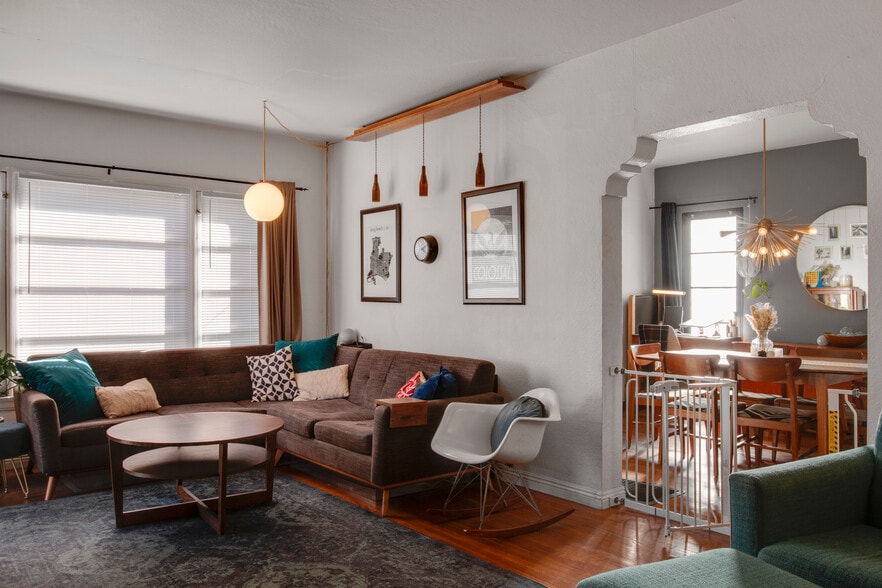 More Photos Of 209 Mira Mar Ave, Long Beach Multifamily For Sale