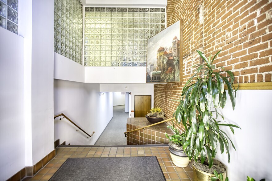 More Photos Of 911 E Colorado Blvd, Pasadena Office For Sale