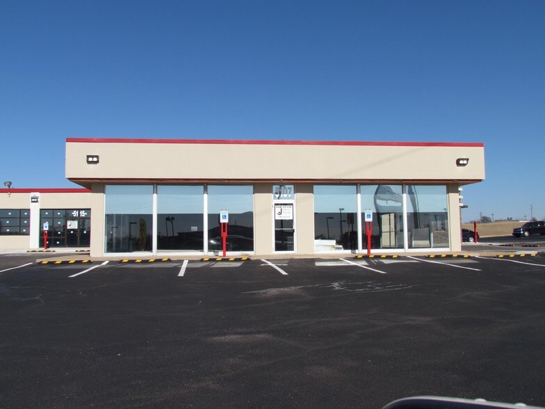 More Photos Of 5105-5131 NW Cache Rd, Lawton Storefront Retail Office For Lease