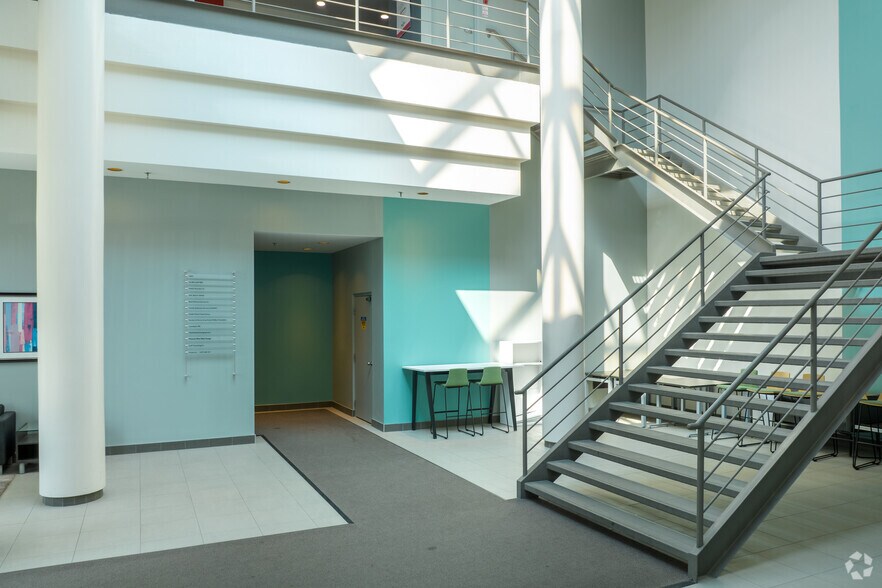 More Photos Of 9225 Leslie St, Richmond Hill Research And Development For Sale