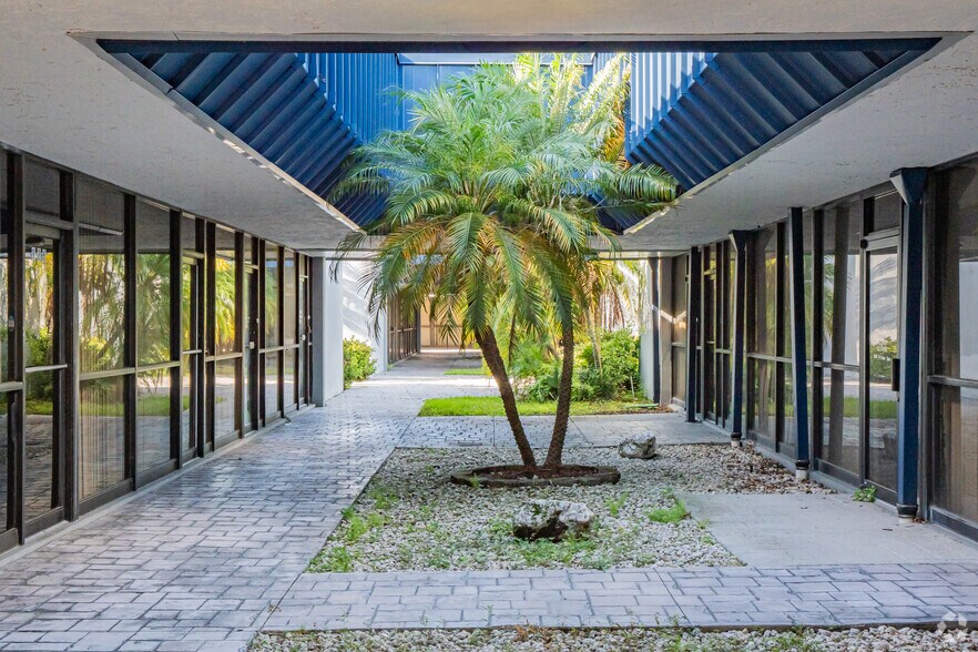 More Photos Of 1301 Seminole Blvd, Largo Medical For Lease