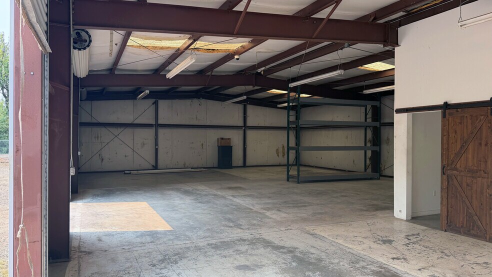 More Photos Of 9760 SW Tigard St, Tigard Light Manufacturing For Lease