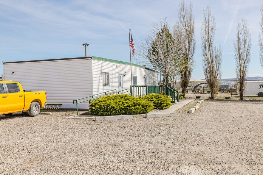 More Photos Of 824 Poplar St, Carlin Industrial For Sale