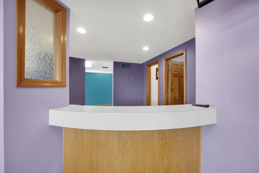 More Photos Of 804 Winchester Dr, Sedalia Medical For Sale