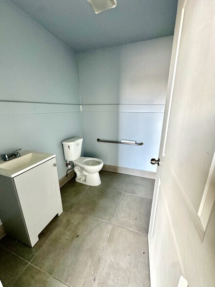 More Photos Of 5500-5532 Pembroke Rd, Hollywood Freestanding For Sale