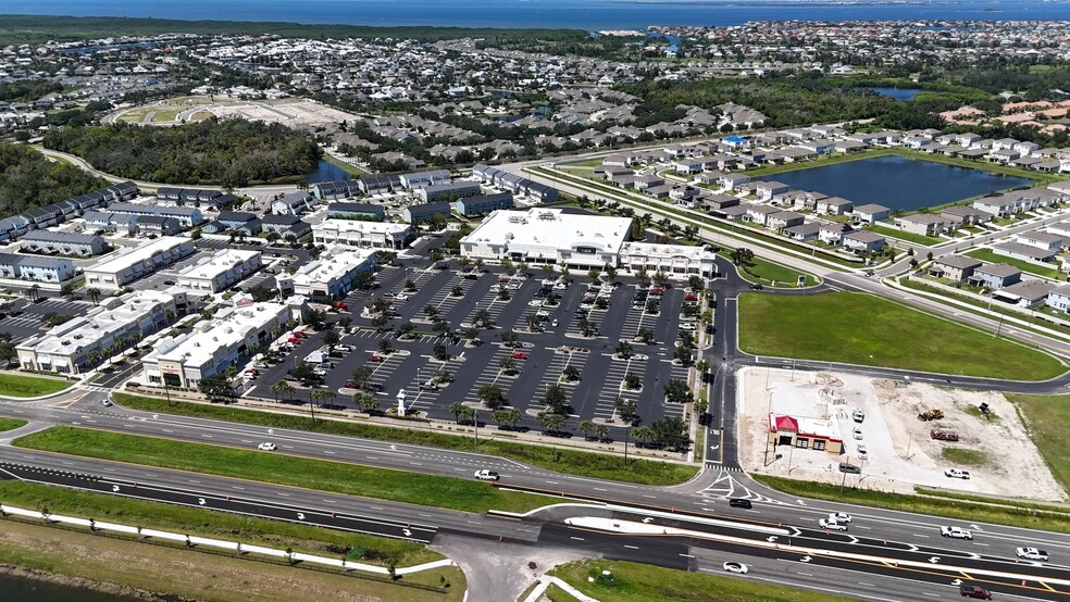 More Photos Of 2527 Harbor Village Lane, Apollo Beach General Retail For Lease
