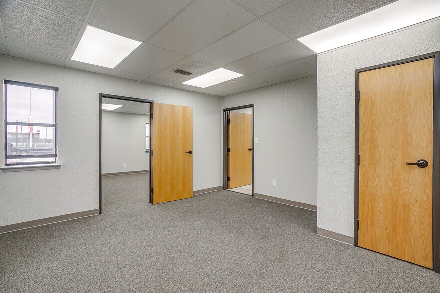 More Photos Of 2030 S Las Vegas Trl, White Settlement Office For Sale