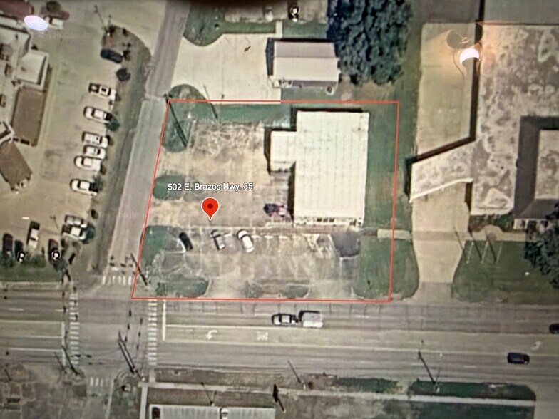 More Photos Of 502 E Brazos Ave, West Columbia Freestanding For Sale