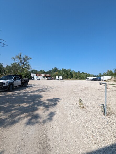 More Photos Of 4857 171st St, Country Club Hills Distribution For Lease