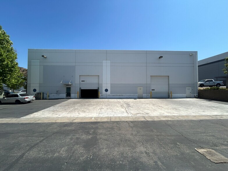 More Photos Of 28034 Industry Dr, Valencia Industrial For Lease