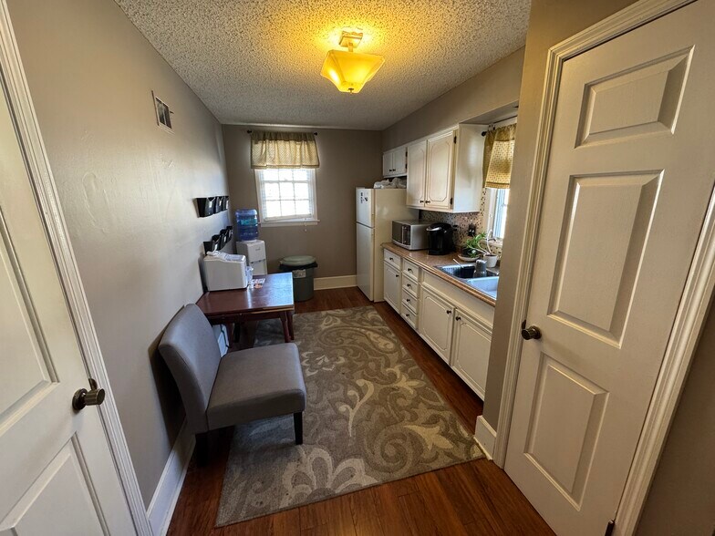 More Photos Of 408 Jefferson St, Saint Charles Office For Sale