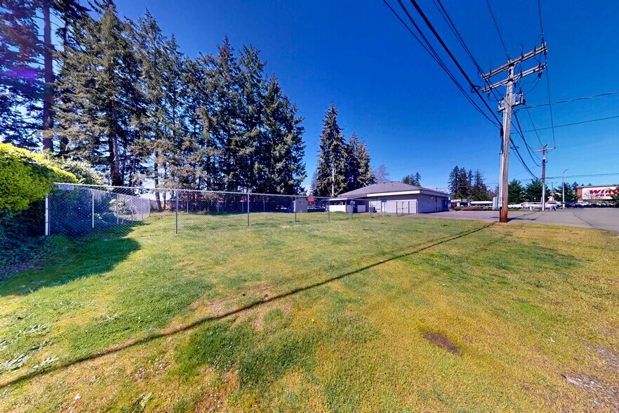 More Photos Of 7447 Martin Way E, Lacey Veterinarian Kennel For Sale