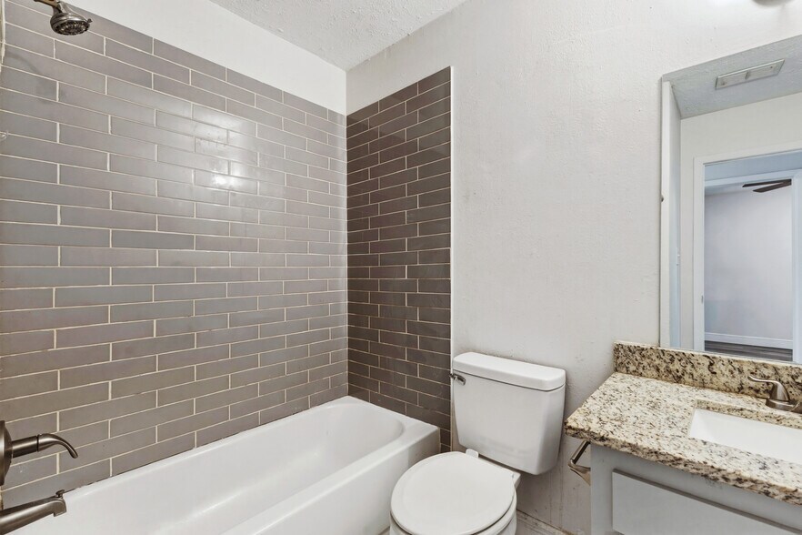 More Photos Of 8412-8420 N Lois Ave, Tampa Apartments For Sale