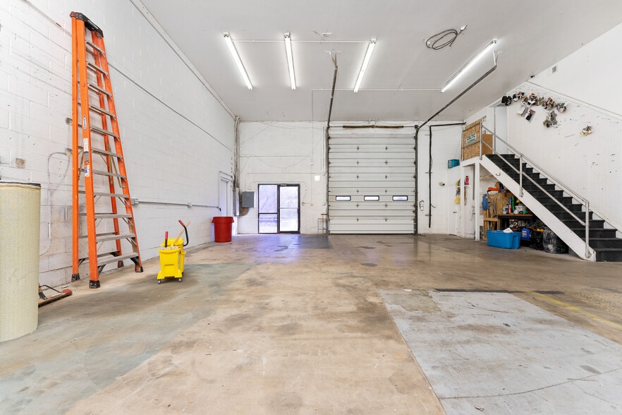 More Photos Of 9208 Venture Ct, Manassas Park Warehouse For Sale