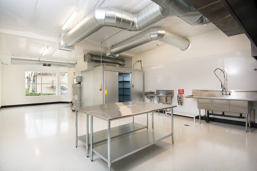 More Photos Of 106 NE Grand Ave, Portland Restaurant For Lease