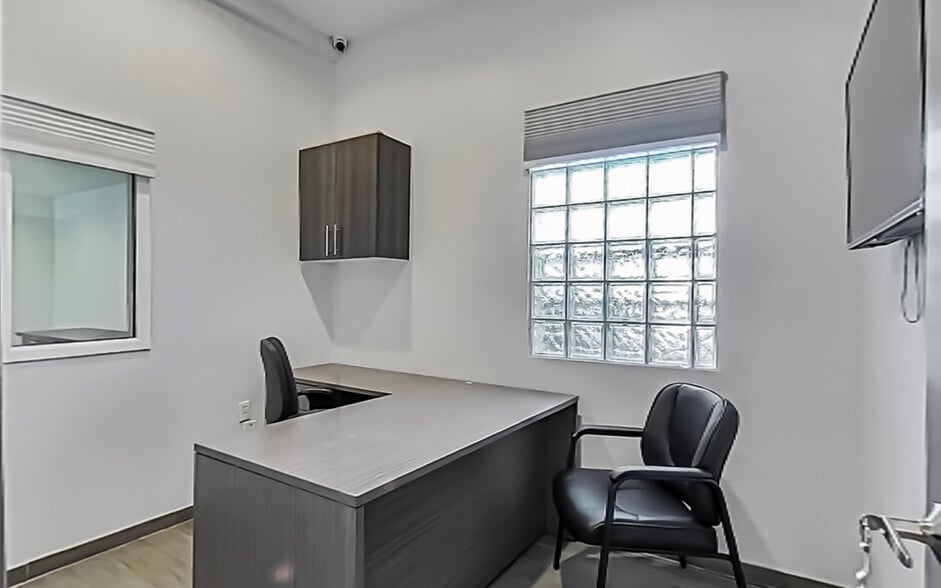 More Photos Of 3414 N 27th Ave, Phoenix Service For Sale