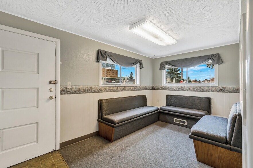 More Photos Of 122 Engle Ave, Molalla Office Residential For Sale