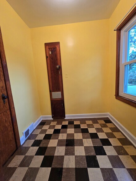 More Photos Of 368 Pittsburgh Rd, Butler Flex For Sale