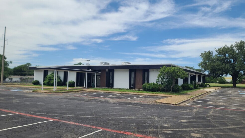 Primary Photo Of 4725 Gus Thomasson Rd, Mesquite Medical For Sale