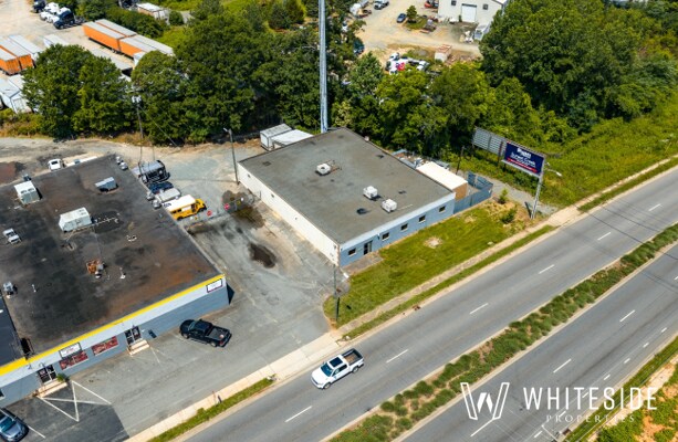 More Photos Of 4433 Brookshire Blvd, Charlotte Warehouse For Lease