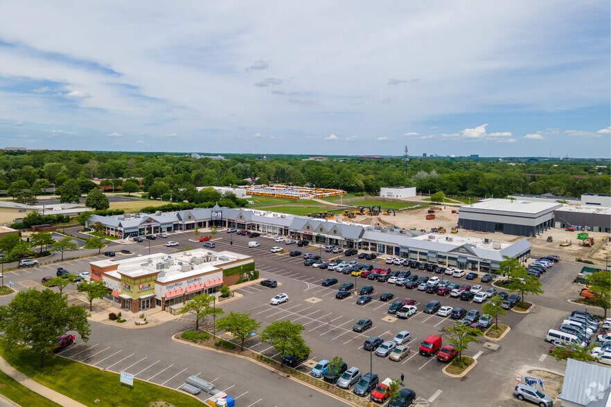 More Photos Of 1512 N Naper Blvd, Naperville General Retail For Lease