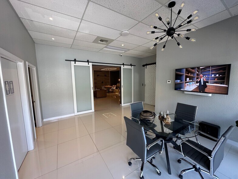 More Photos Of 120 Paragon Ln, El Paso Office For Sale