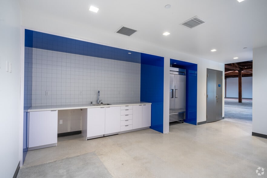 More Photos Of 5380 Alhambra Ave, Los Angeles Research And Development For Sale