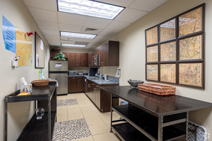 More Photos Of 1405 S County Trl, East Greenwich Medical For Lease