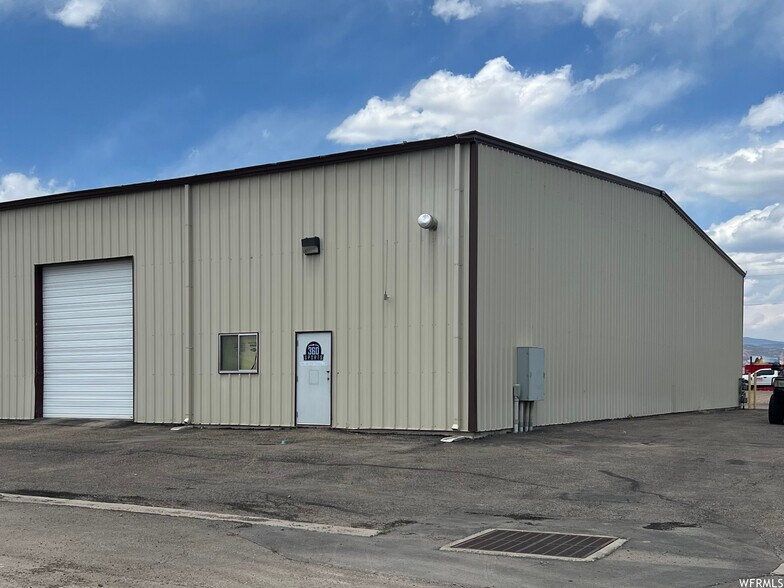 More Photos Of 540 Wright Brothers Dr, Naples Warehouse For Lease