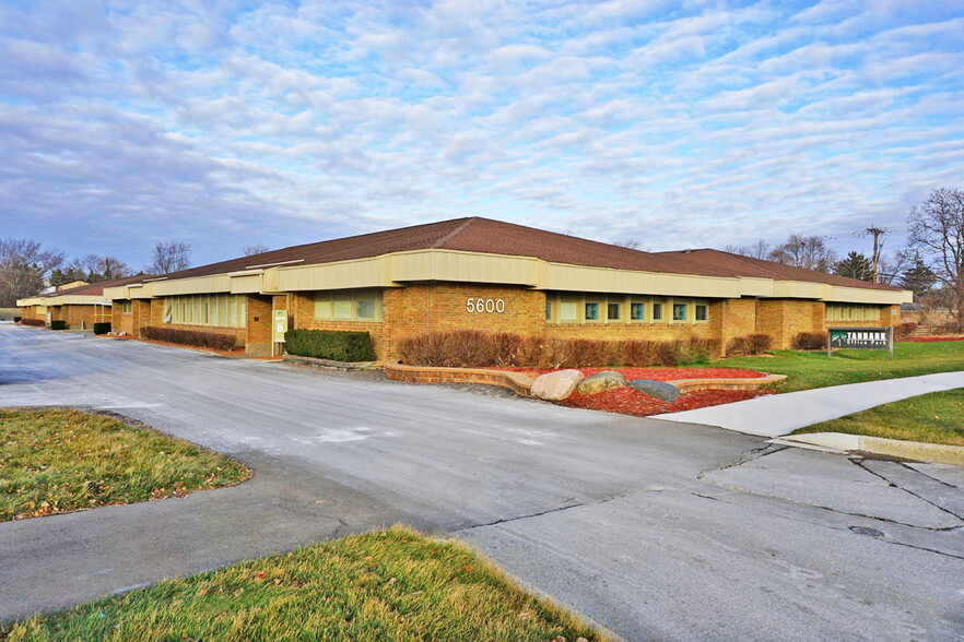 Primary Photo Of 5600 W Maple Rd, West Bloomfield Office For Lease