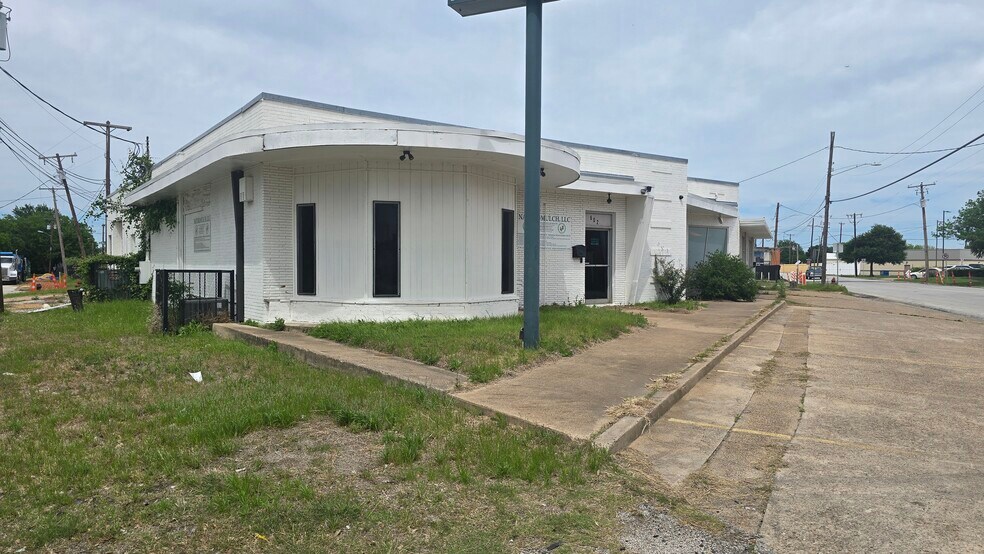 Primary Photo Of 602-604 E Davis St, Grand Prairie Light Manufacturing For Sale
