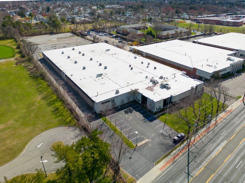 More Photos Of 355 Crooked Hill Rd, Brentwood Manufacturing For Lease
