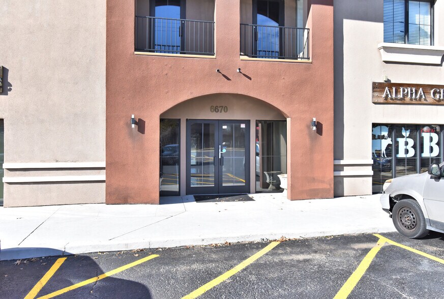 More Photos Of 6670 S Lewis Ave, Tulsa Office For Sale