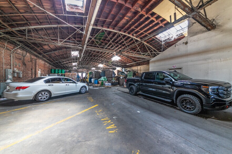 More Photos Of 1150 N Anaheim Blvd, Anaheim Warehouse For Sale