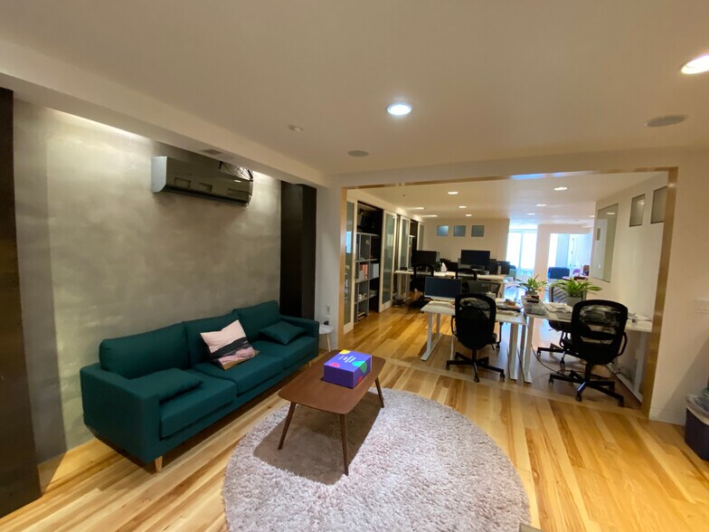 More Photos Of 335 S Van Ness Ave, San Francisco Flex For Lease