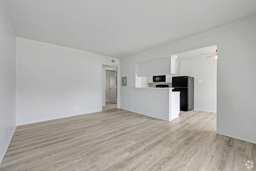 More Photos Of 717 S Green St, Longview Apartments For Sale