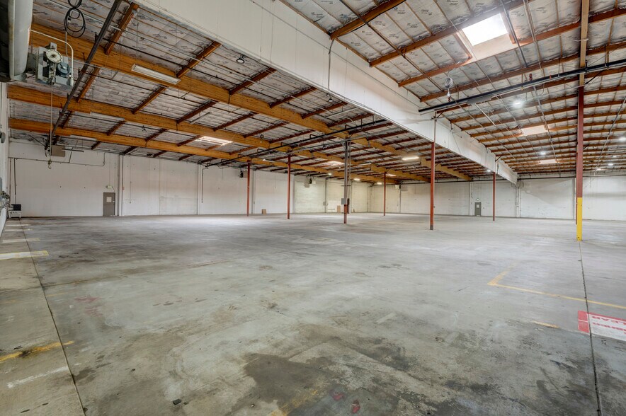 More Photos Of 575-585 Reactor Way, Reno Distribution For Lease