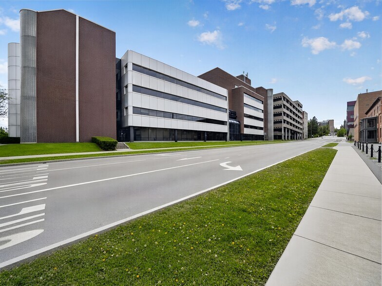 More Photos Of 1000 E Genesee St, Syracuse Medical For Lease