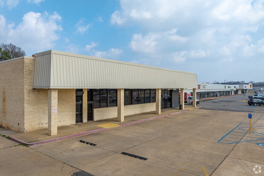 Primary Photo Of 2710-2758 W 70th St, Shreveport Unknown For Lease