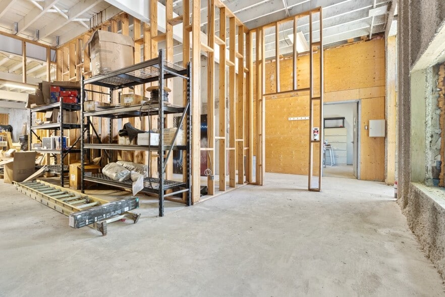 More Photos Of 255-257 Ste-anne Ave, Ottawa Warehouse For Sale