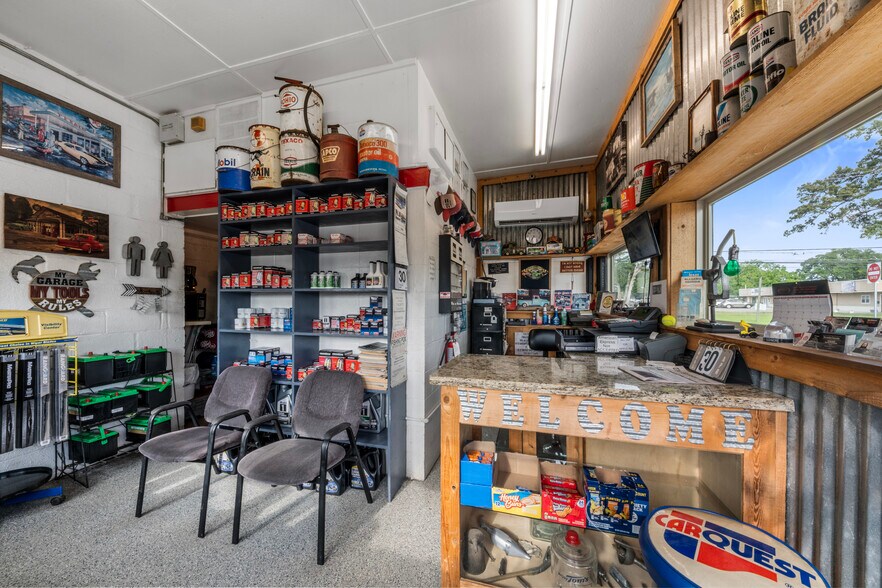 More Photos Of 5202 S Main St, Crosby General Retail For Sale