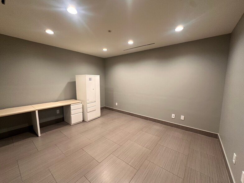 More Photos Of 2560-2566 Catamaran Way, Chula Vista Office For Lease