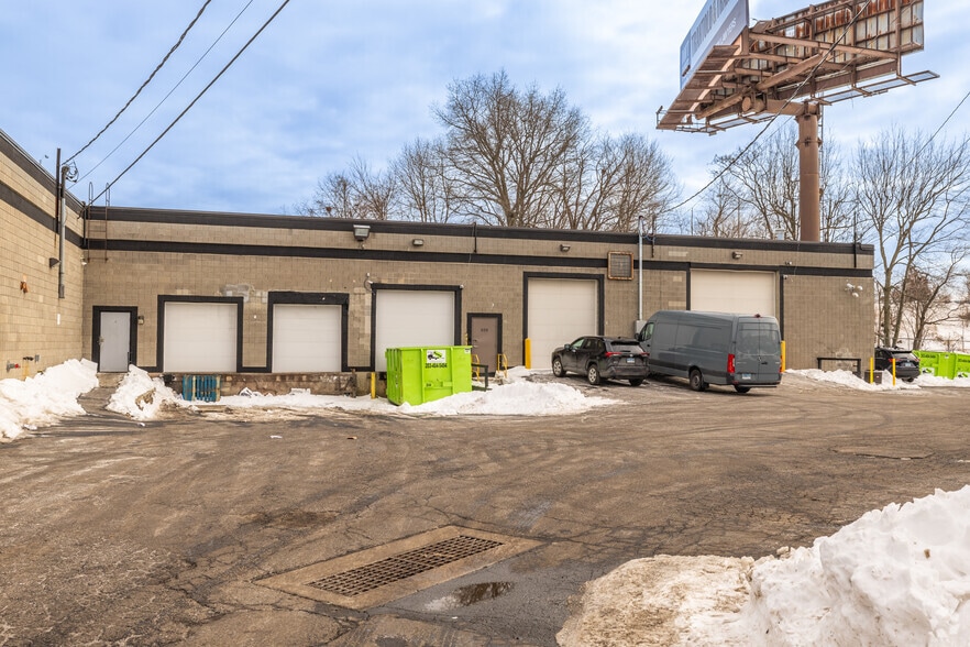 More Photos Of 300-350 Avon St, Stratford Warehouse For Lease