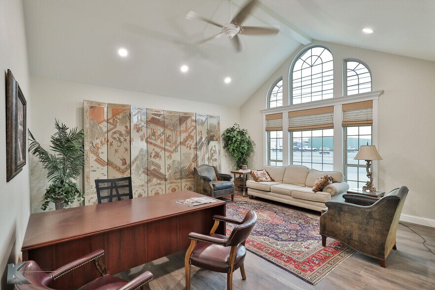More Photos Of 2150 Industrial Blvd, Abilene Office For Sale