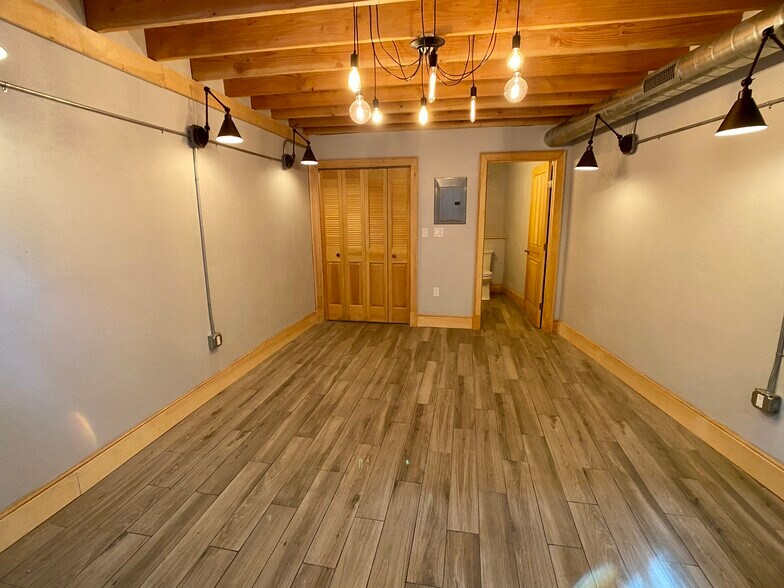 More Photos Of 192 Belgrade Ave, Roslindale Loft Creative Space For Sale