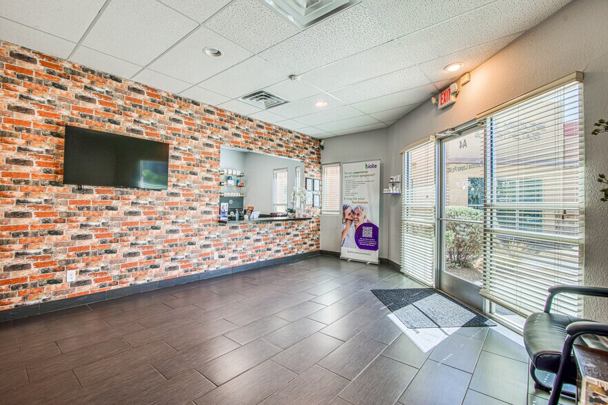 More Photos Of 550 S Mesa Hills Dr, El Paso Medical For Lease