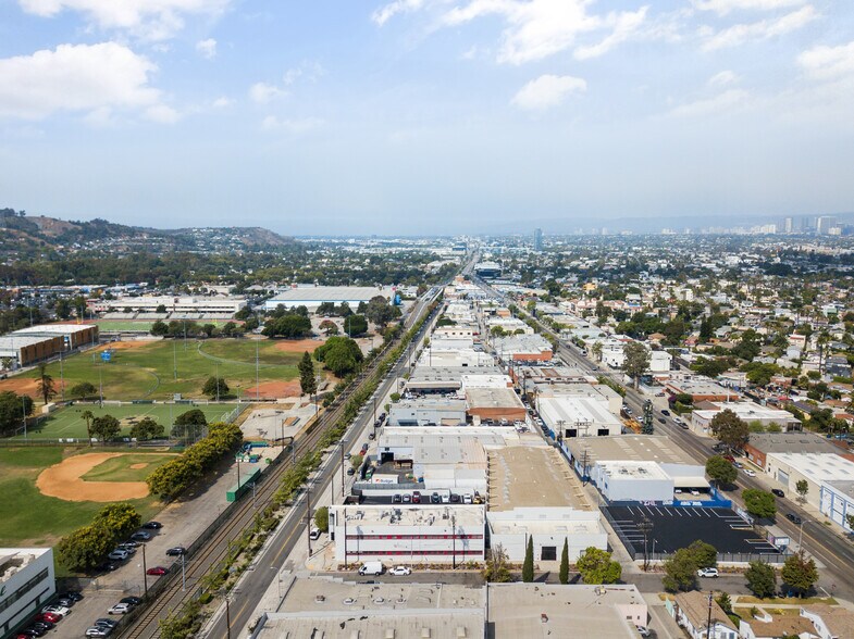 More Photos Of 3417 Vineyard Ave, Los Angeles Warehouse For Lease